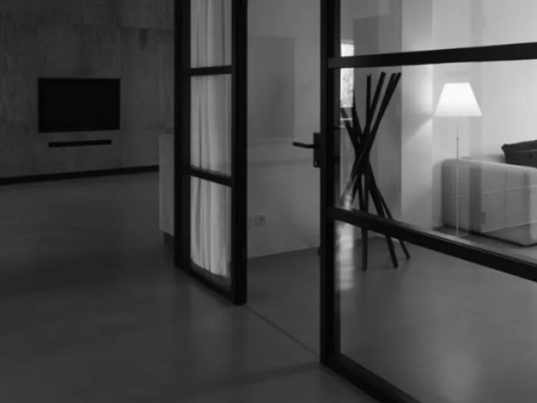 A picture of an empty office floor.